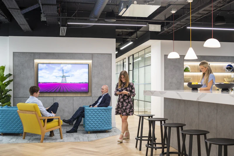 Client hosting space and meeting suite at DTRE 25 Argyll Street Mayfair by K2 Space