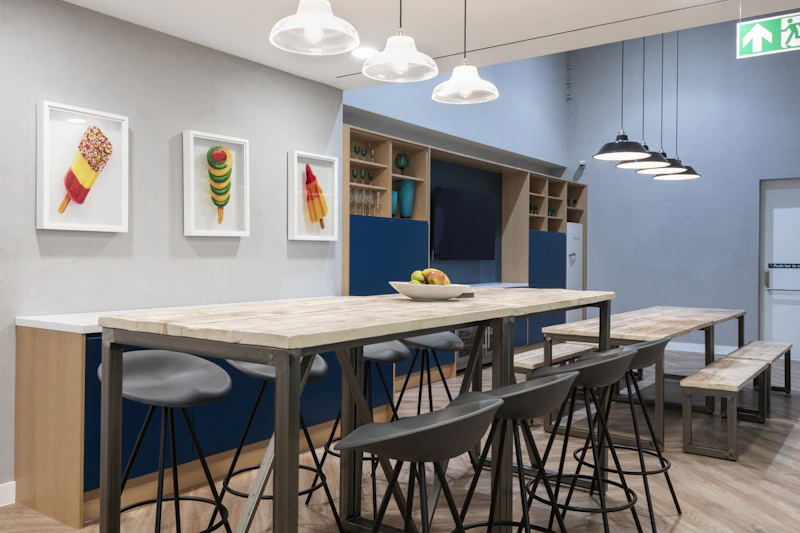 Quiet recovery space positioned near the main workspace at Javelin Commodities London by K2 Space