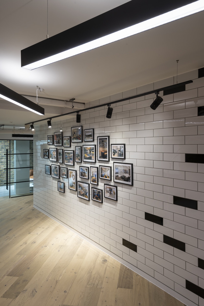 K2 Space Full length frame wall