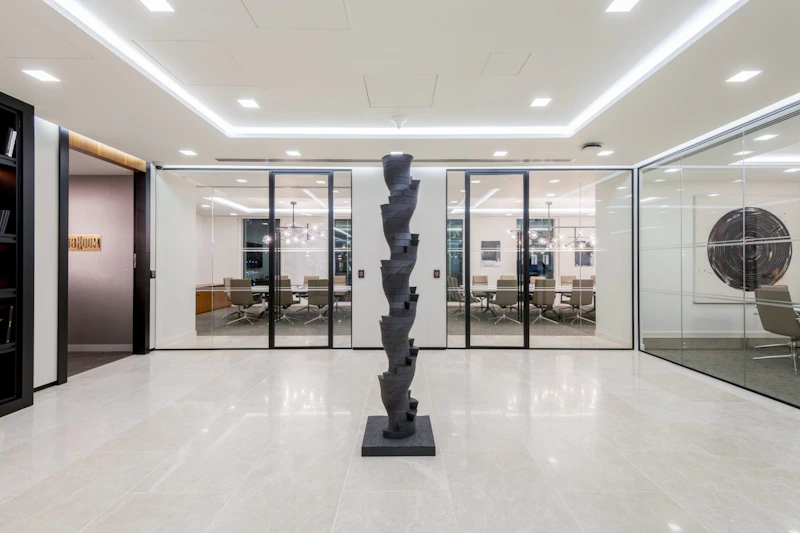 Integrated bar and social entertaining area at Platinum Equity 5 Hanover Square Mayfair by K2 Space