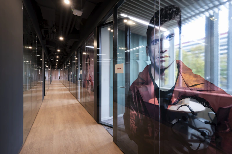 Workstations positioned along the window line at Netflix Madrid by K2 Space
