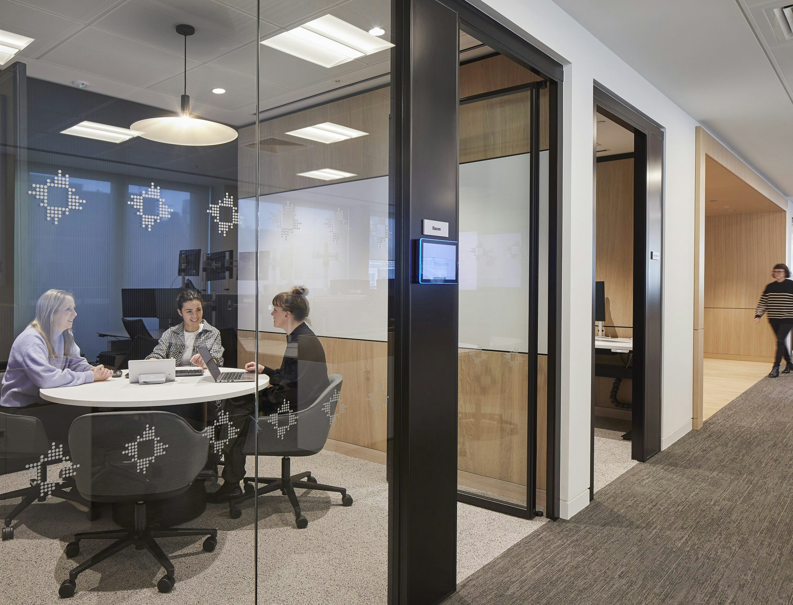 Point 72 Asset Management - London Mayfair - Spacious Meeting Areas for Creative Exchange