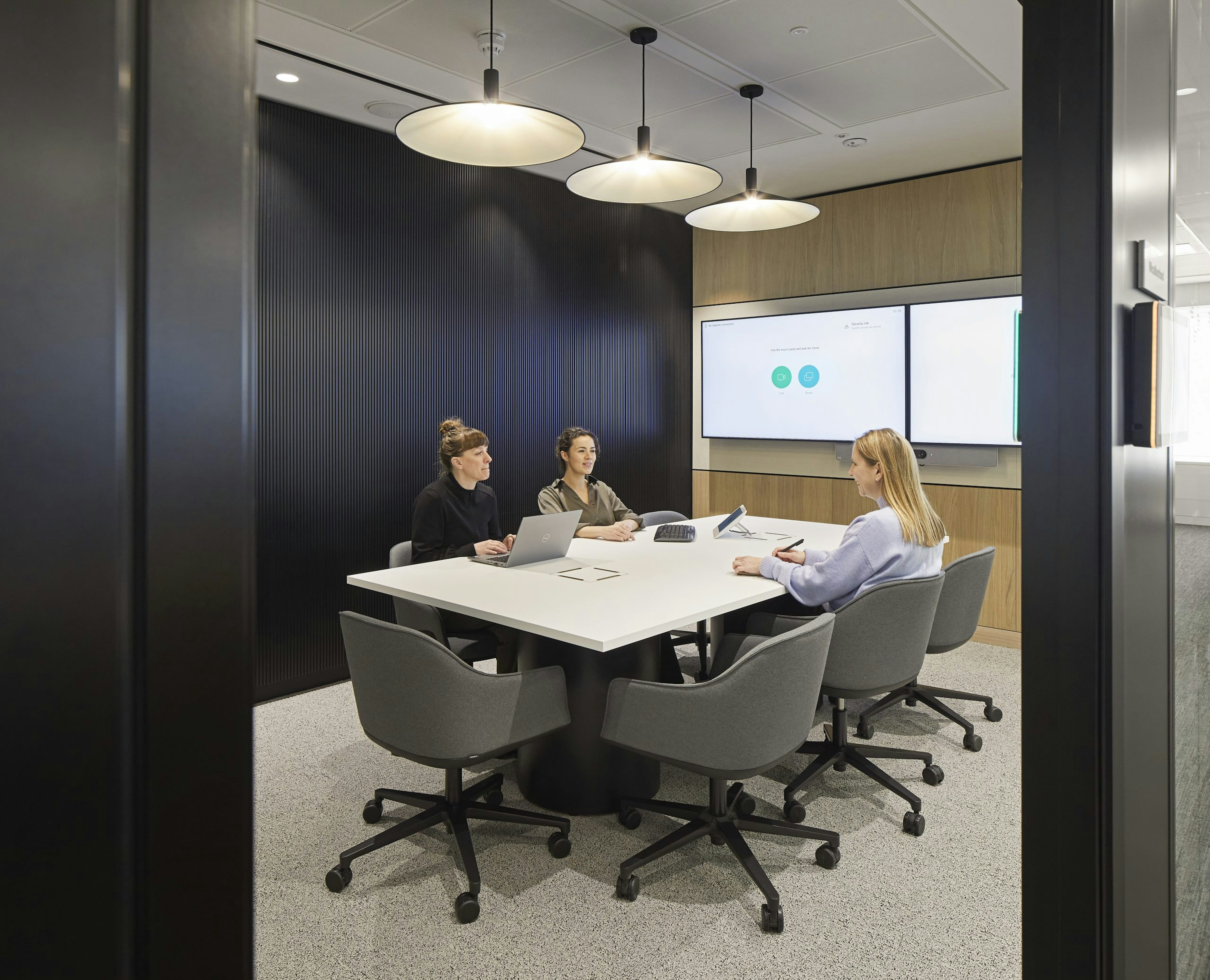 Point 72 Asset Management - London Mayfair - Technologically Equipped Spaces for Team Meetings