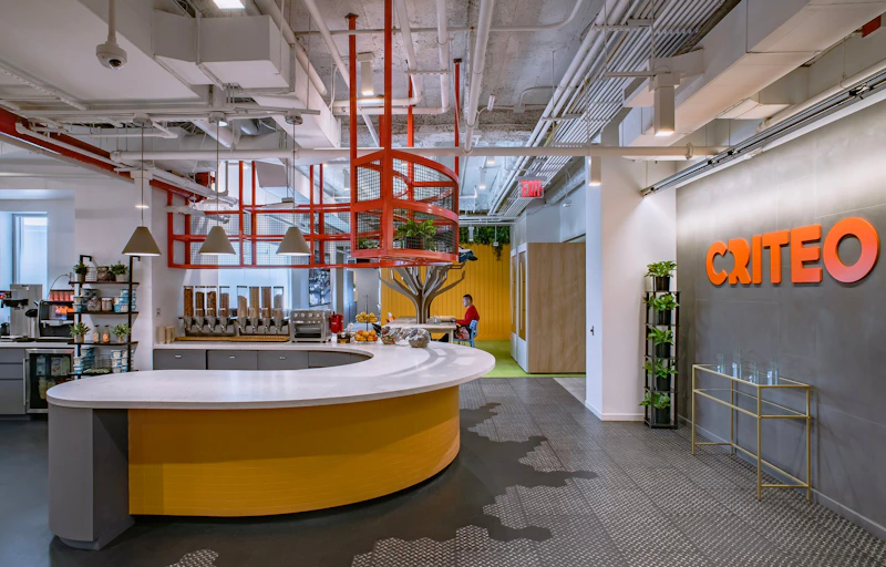 Material transitions and wayfinding at Criteo New York by K2 Space