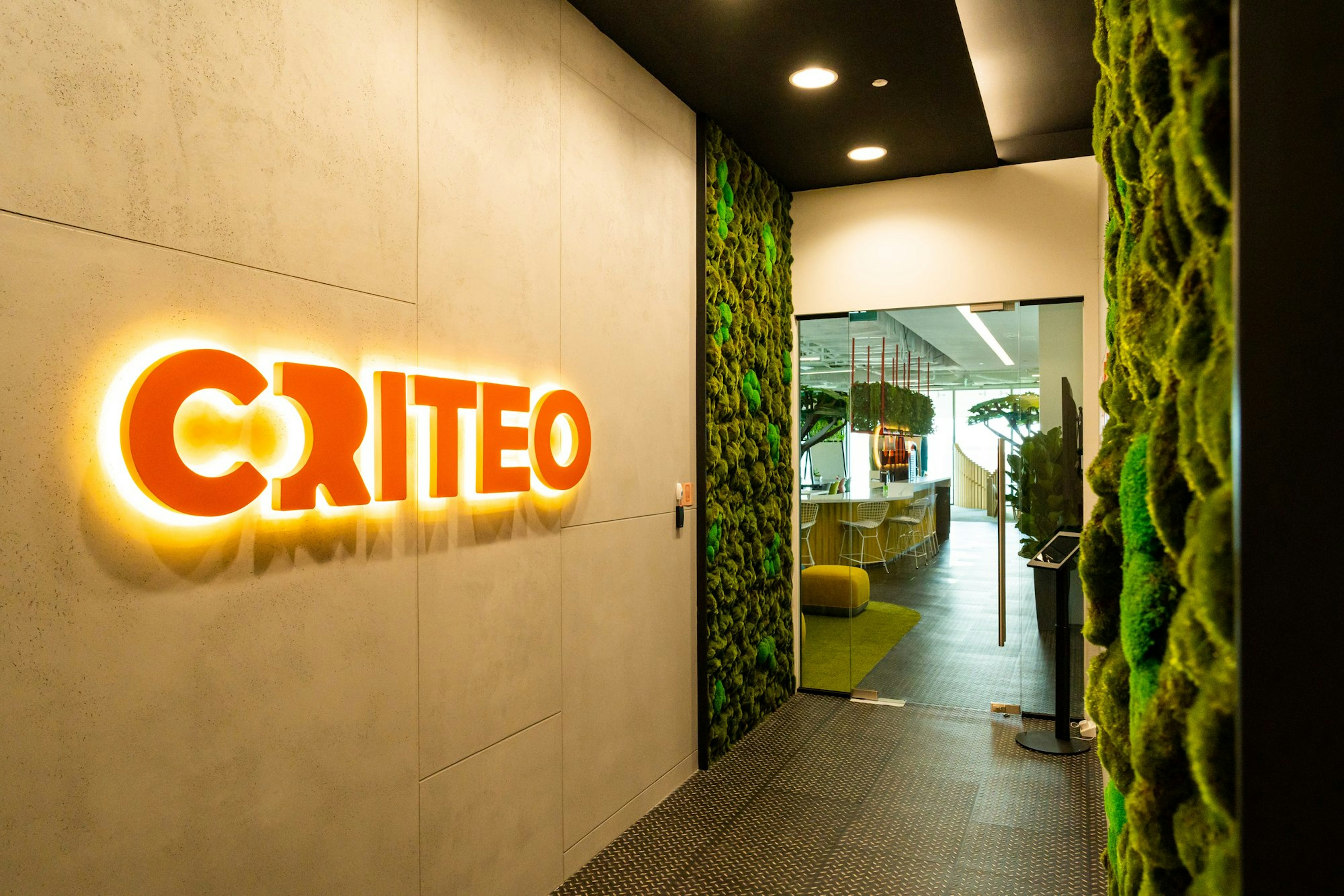 Criteo Office With Moss Wall