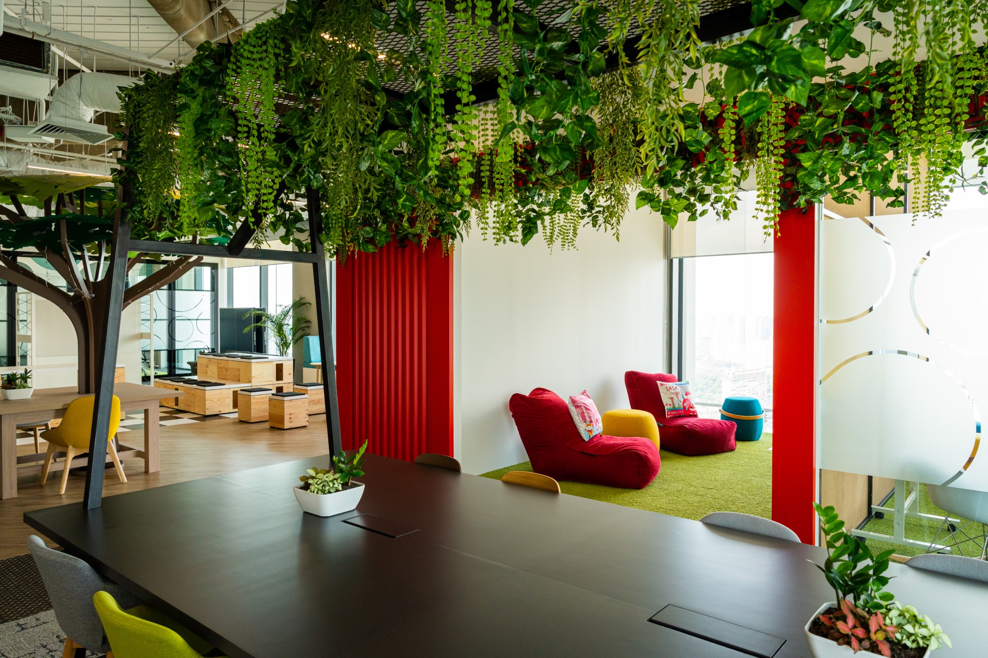 Top 8 Office Design Trends For 2024   Relaxation Area With Hanging Plants 