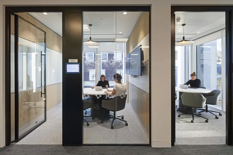 Video Conferencing Suite — US Hedge Fund, London SW1 by K2 Space Glass-walled meeting room for hybrid video calls at a US Hedge Fund London SW1 by K2 Space