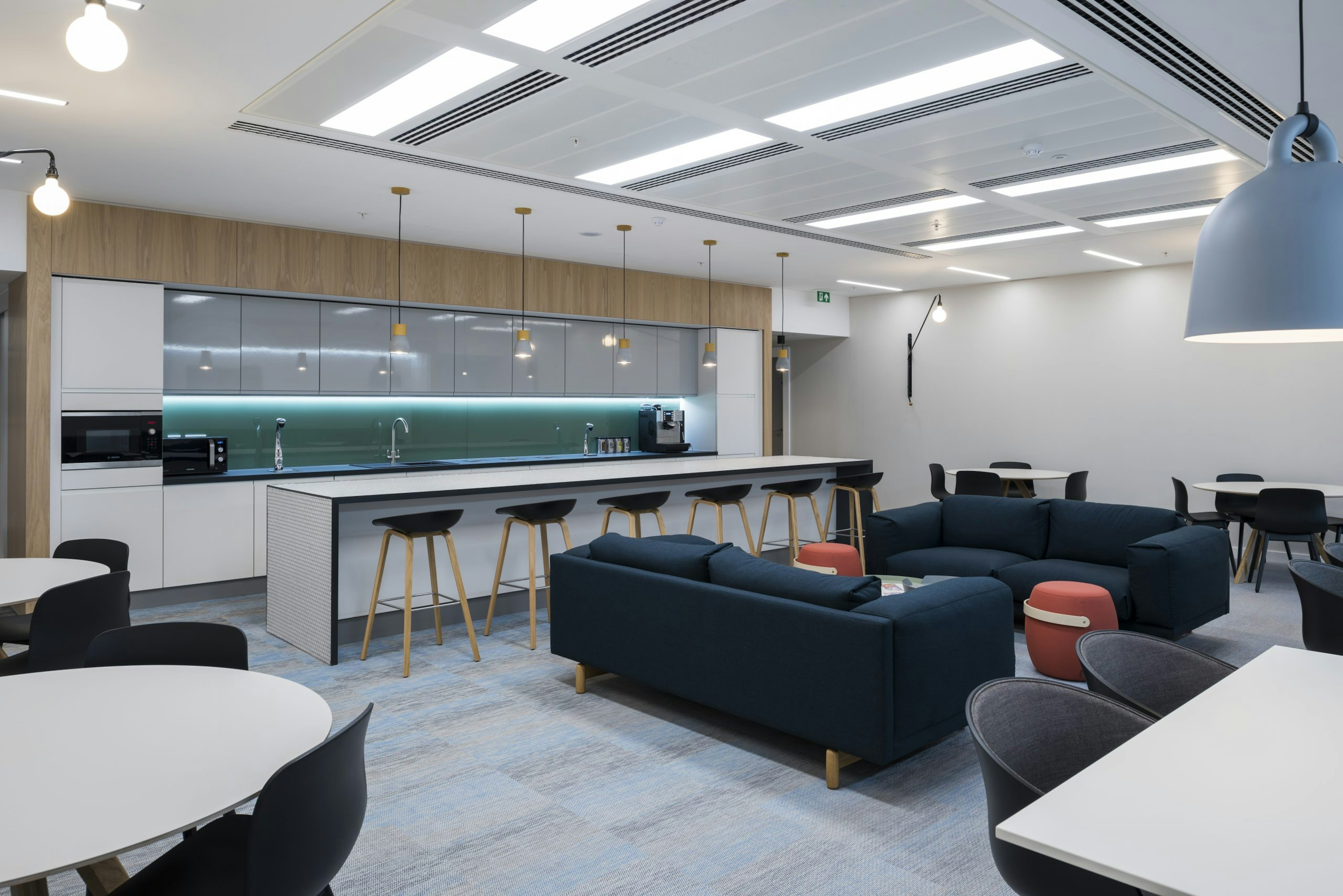 Hybrid Workspaces - Designing Flexible Creative Environments