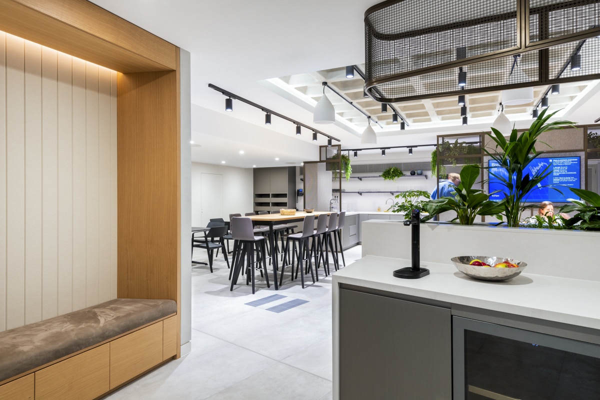 Step 5 – Appoint Your Design and Build & Moving Partner - US Investment Firm