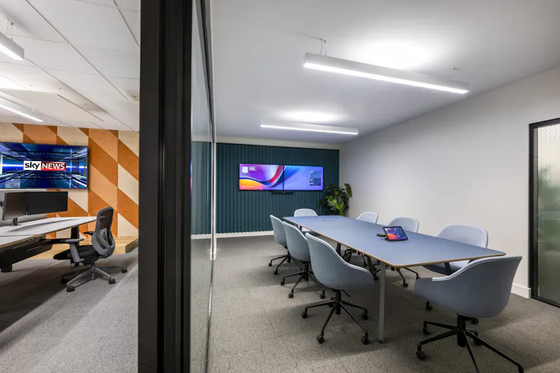 Meeting suite with layered acoustic treatment creating distinct sound zones at OSRL Southampton by K2 Space