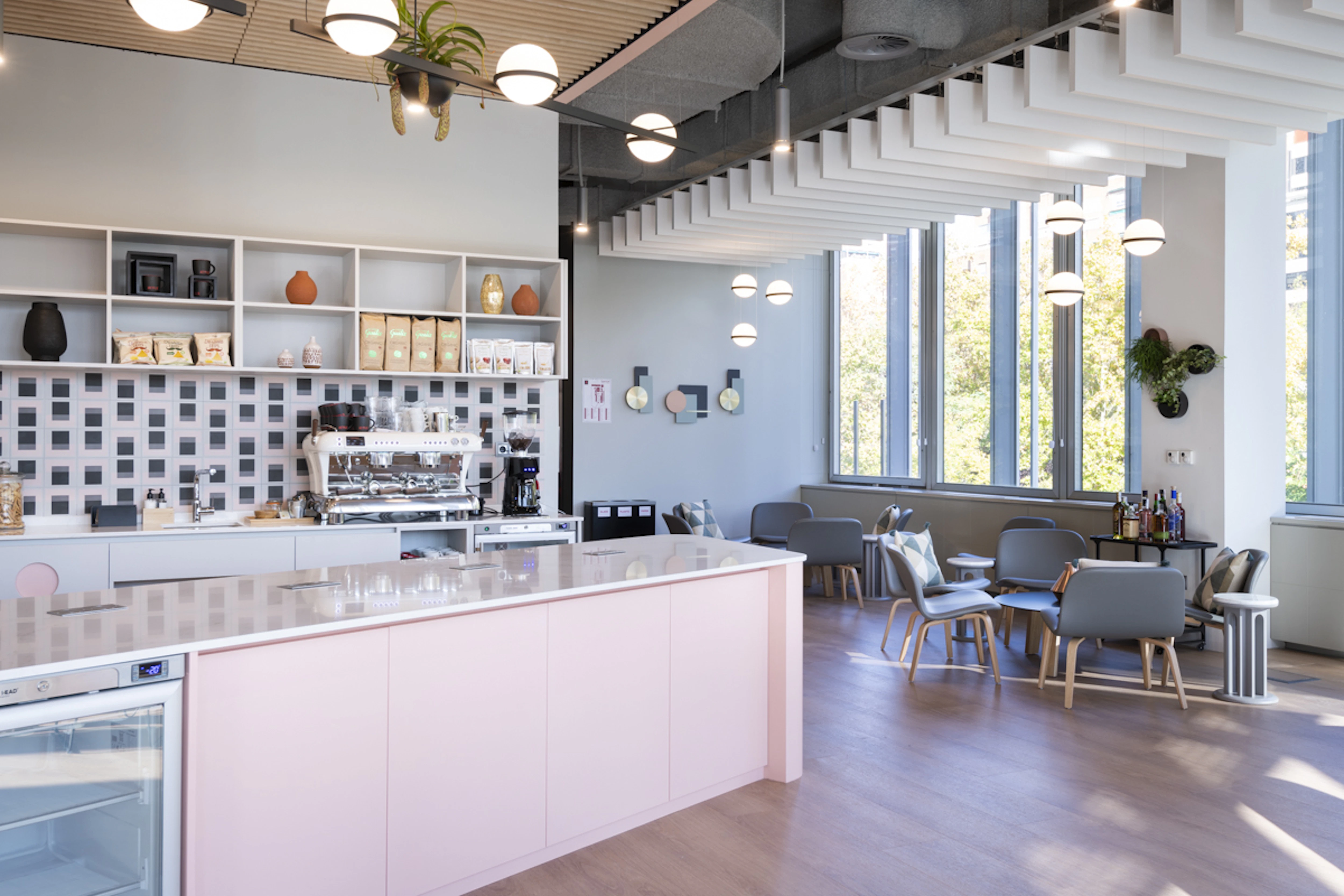 Teapoint in Pink at Netflix Madrid