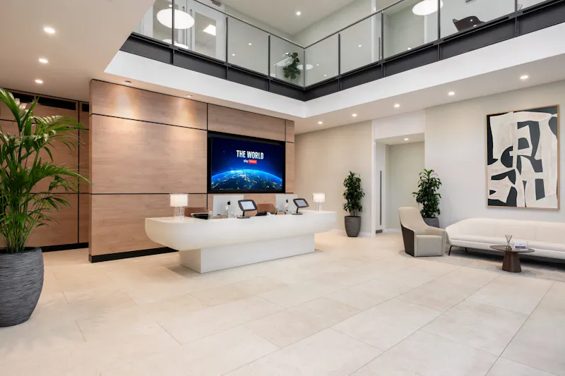 Distributed biophilic planting integrated throughout the open workspace at the Global Innovation Institute London by K2 Space