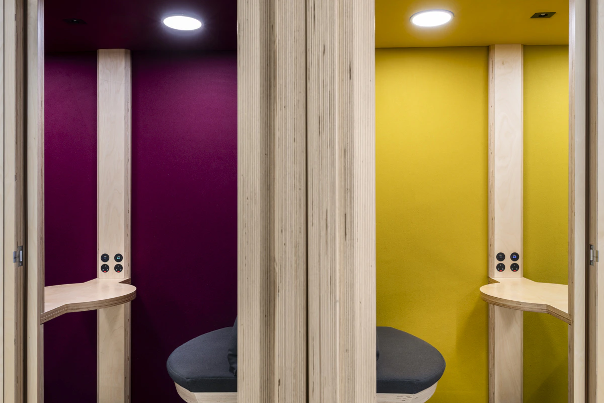 Acoustic focus pods and phone booths providing private space inside an open plan office by K2 Space