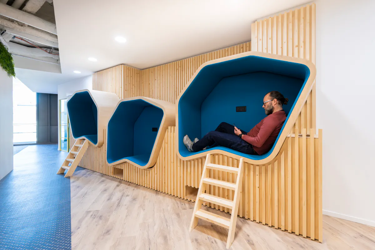 Home Comforts and Residential Workplace Design Residential-feel office space with soft furnishings, layered lighting and home comforts designed by K2 Space