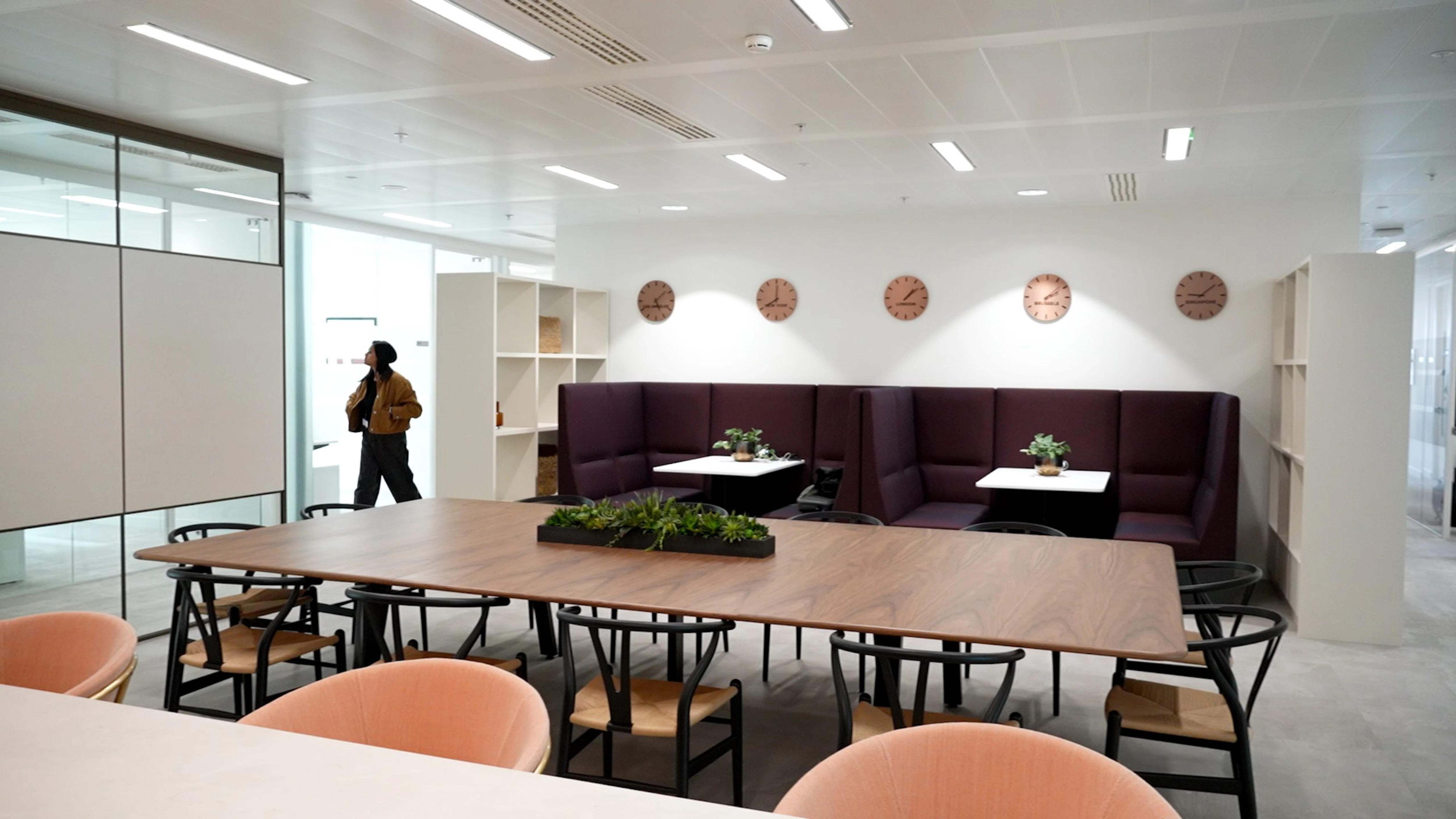 OMelveny – Banquette Dining Area Alternate View