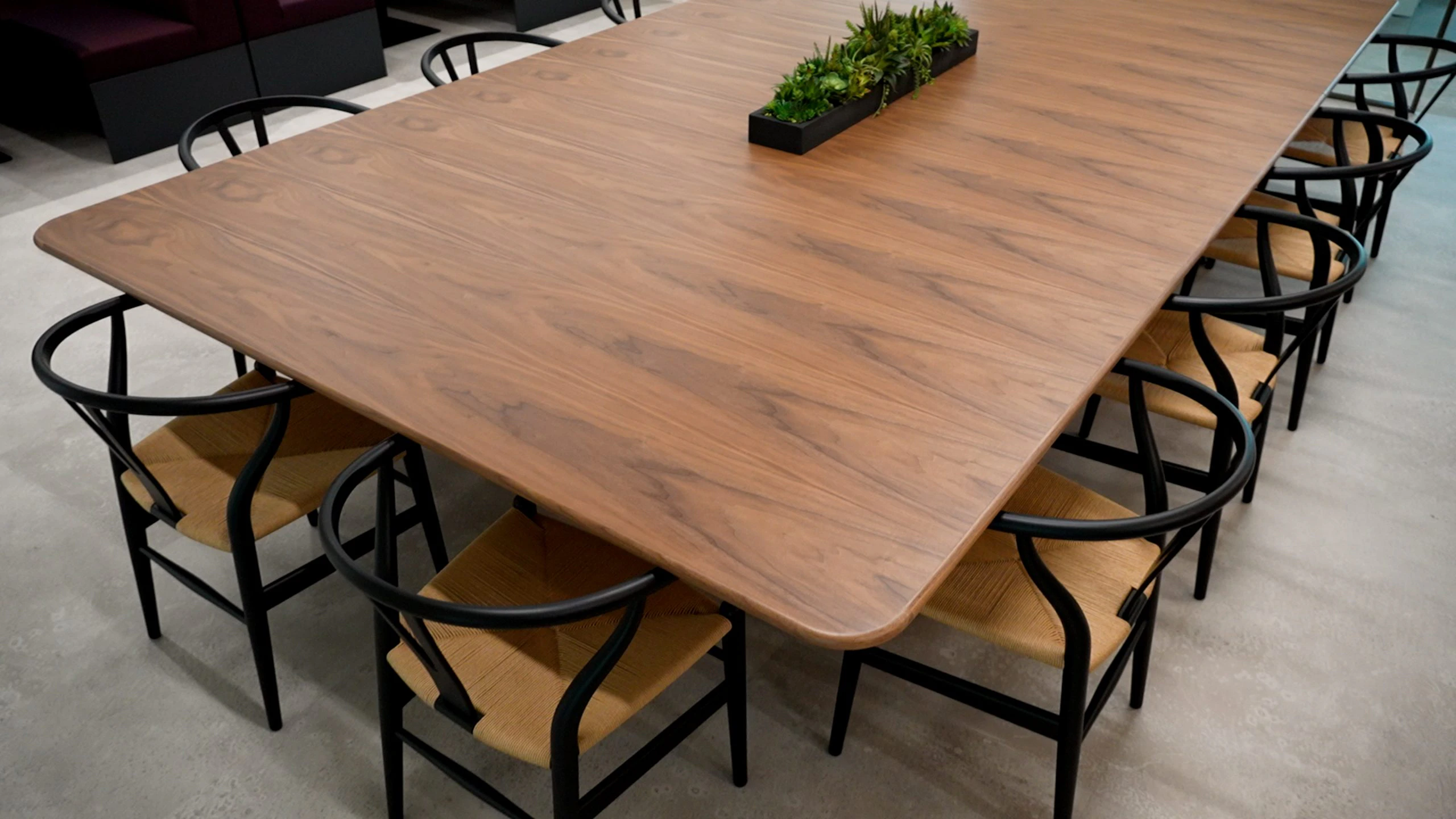 OMelveny – Walnut Dining Table Detail 01